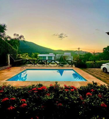 Capitolio House | Pet-Friendly Escape at Casa em Escarpas do Lago - 9.8 Rated