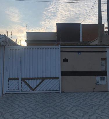 Centro House | Pet-Friendly Retreat at Casa em Peruíbe: Rated 9/10!