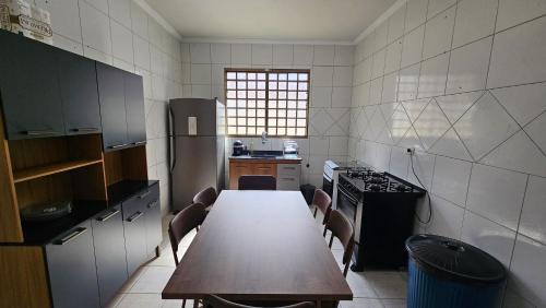 Maringa House | Casa em rua tranquila, 10 pessoas, 3 carros
