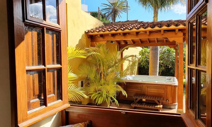 Tegueste Apartment | Emblematic Casa: Family-Friendly Stay with Hot Tub Access