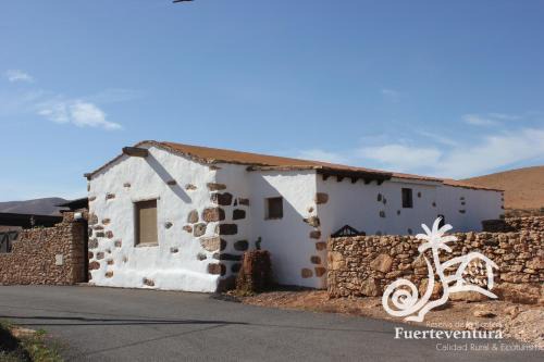 Llanos de la Concepcion House | Discover Casa Abuelo Rafael: Pet-Friendly Oceanfront Retreat