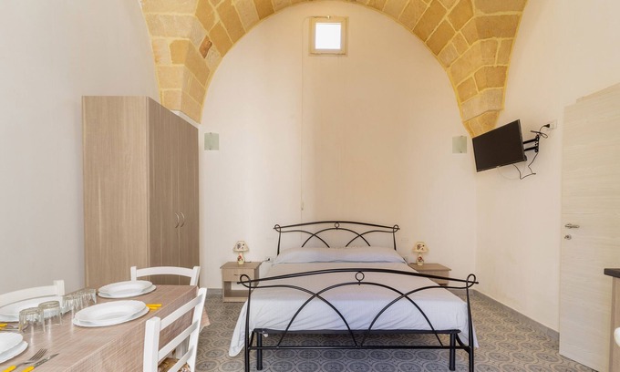 Veglie Apartment | Cozy Getaway at 3116 Casa Emi - Mono B by BarbarHouse
