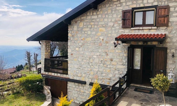 Grone Apartment | Stay at Casa Emy: Pet-Friendly with Oceanfront Views