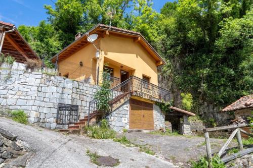 Caso Ski Chalet | Cozy Casa en Campo de Caso: Ideal for Families and Pets