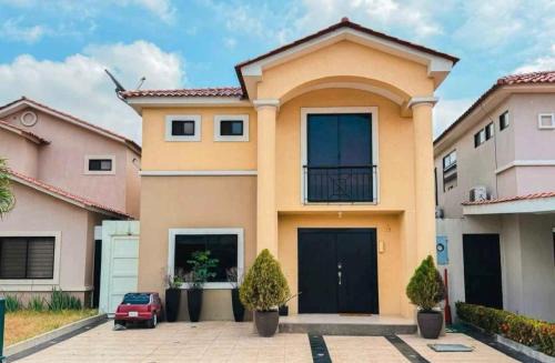 Samborondon House | Casa en Ciudad celeste La Marina