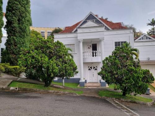 Los Naranjos Villa | Pet-Friendly Retreat at Casa en el Poblado - Tesoro