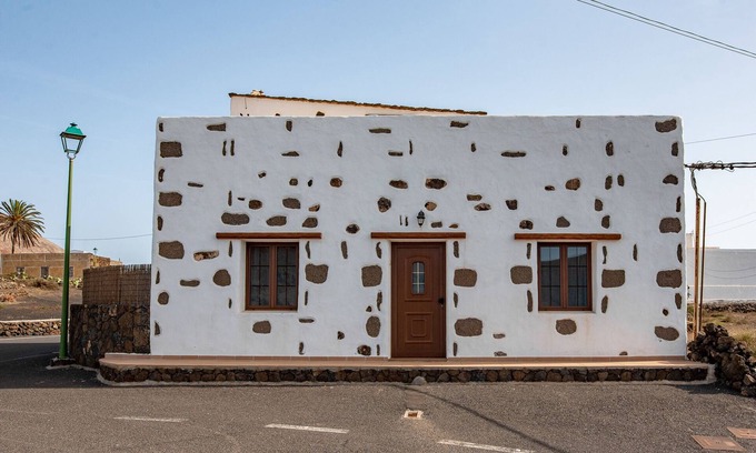 Tinajo Cottage | Cozy Casa en Entorno Rural with Family-Friendly Amenities