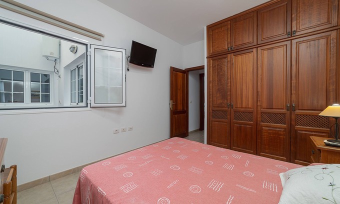 Caleta de Sebo House | Pet-Friendly Casa en la Graciosa with Spa & Hot Tub
