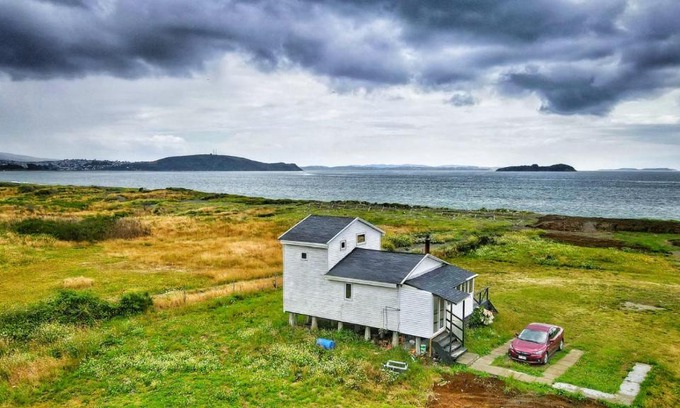 Ancud House | Beachfront Bliss at Casa en la Playa - Rated 10/10!