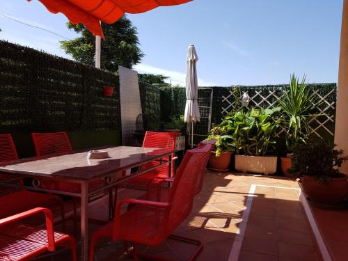 Peligros House | Pet-Friendly Casa en Peligros with Pool & Hot Tub