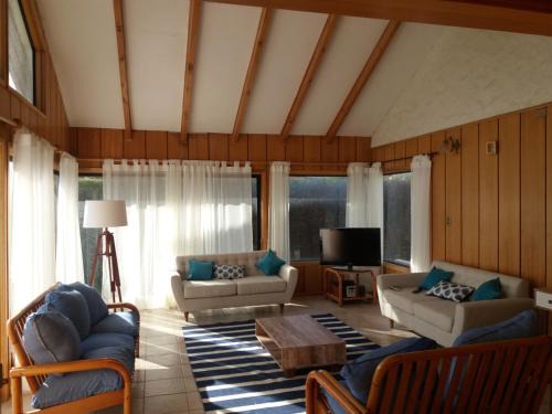 Dichato House | Experience Casa en Pingueral: Beachfront Bliss & High Ratings