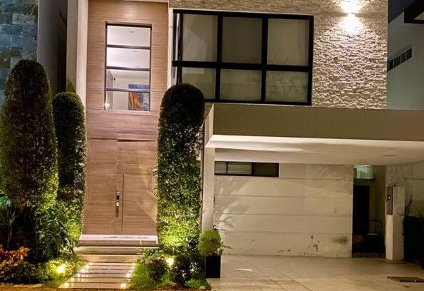 Samborondon Villa | Discover Casa en Samborondon: Pet-Friendly with Pool