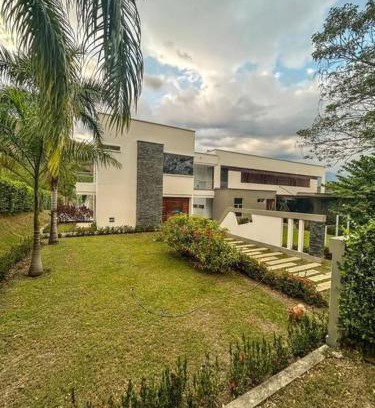 Santa Fe de Antioquia Villa | Relax at Casa En Santa Fe de Antioquia with Pool & Hot Tub