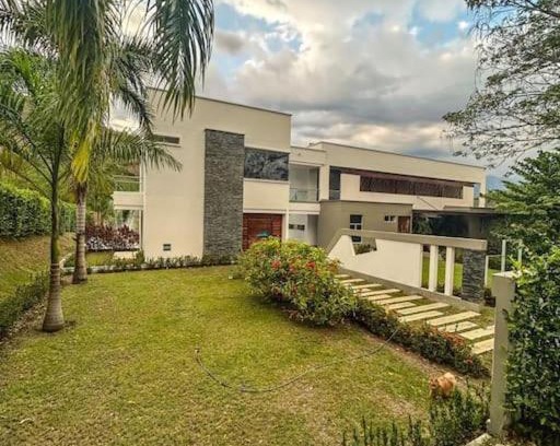 Santa Fe de Antioquia Villa | Relaxing Casa En Santa Fe de Antioquia with Pool & Hot Tub