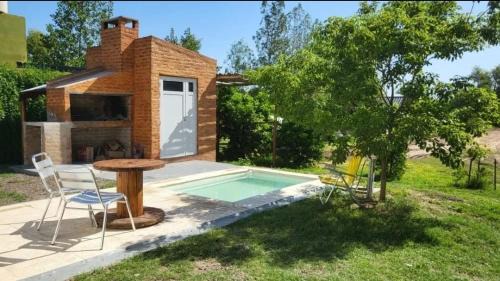 Victoria House | Pet-Friendly Cabaña Casa En Victoria with Pool & River Access