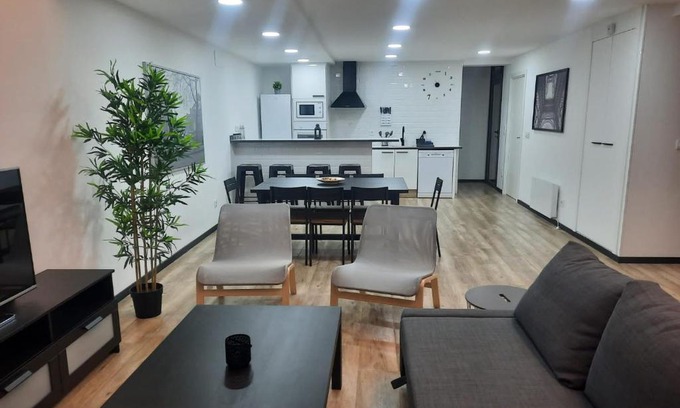 O Perpetuo Socorro House | Family-Friendly Casa en Vigo, Steps from Beautiful Beaches