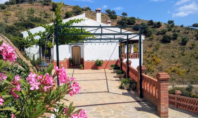 Alora House | Relax at Casa Encina - Top-Rated Rural Getaway