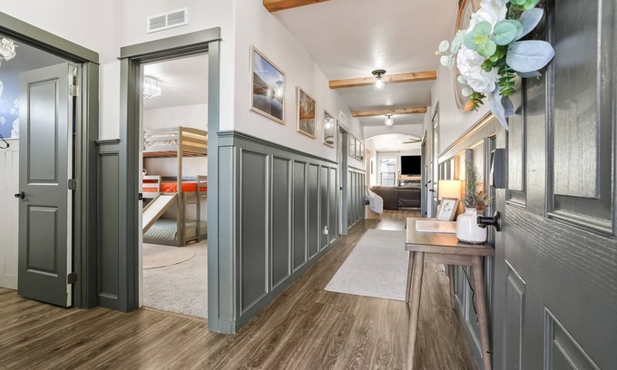 Caldwell House | Ultimate Home Retreat with Gym, Hot Tub & BBQ Area