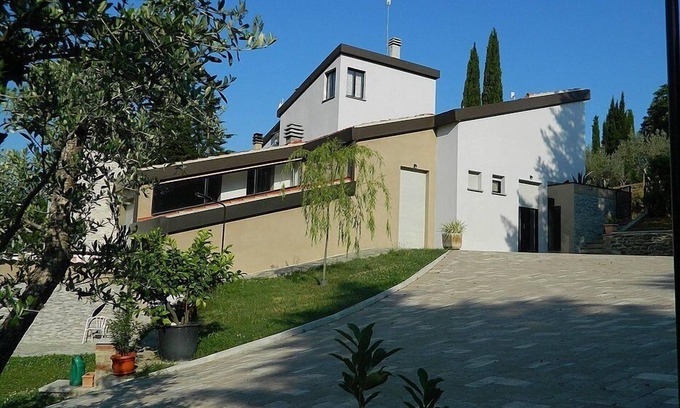 Pieve al Bagnoro Apartment | Modern Casa Ennio: Tranquil Retreat with Spa & Free Wi-Fi