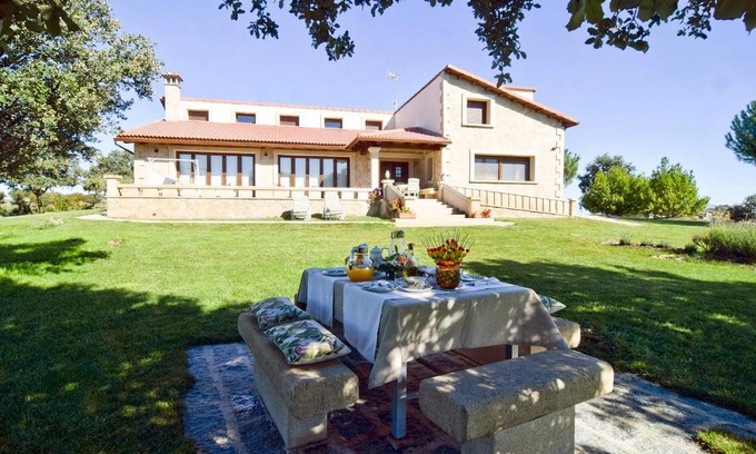 Gallegos de Sobrinos House | Experience Casa Entre Piedras y Estrellas - Oceanfront Oasis