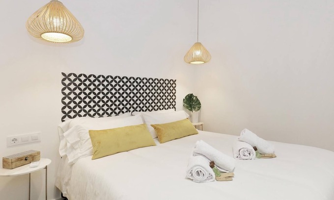 Collblanc y La Torrassa Hotel | Inviting Stay at Casa Nanit Hostal with Family-Friendly Amenities