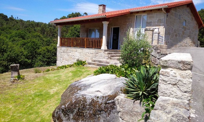 Ponte Caldelas House | Unforgettable Stay at CASA ESFARRAPADA with Spa & Breakfast