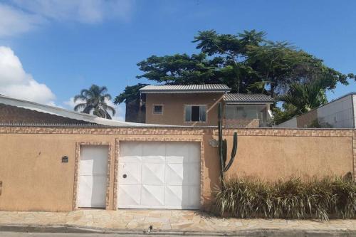 Pereque Mirim House | Pet-Friendly Casa with Pool in Caraguatatuba - Rated 10/10