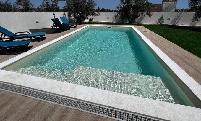 Abrantes House | Bright Casa Espaçosa with Private Pool Near Zêzere Beaches
