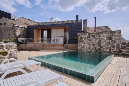 Queira House | Experience Casa Espelho D'Água: Pet-Friendly Oceanfront Retreat