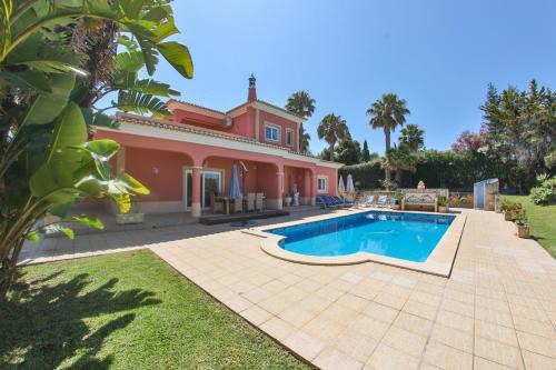 Carvoeiro Villa | Seaside Escape at Casa Eunice with Family-Friendly Amenities