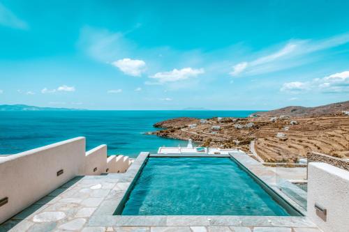 Agios Romanos Villa | Discover Casa Eunoia: 4-Star Retreat with Pool & Dining