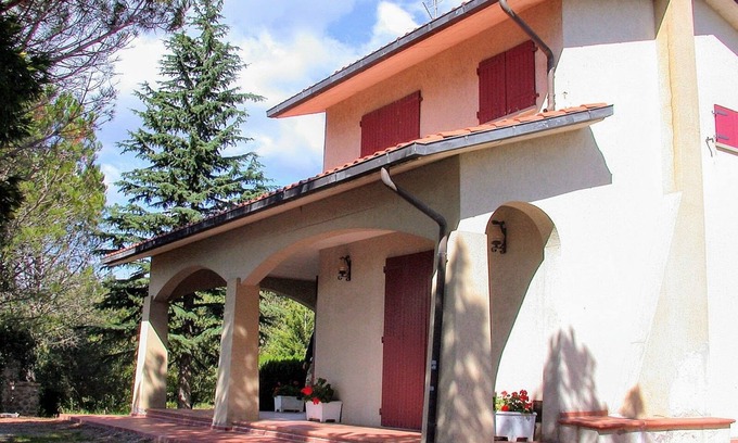 Tuoro sul Trasimeno Villa | Discover Casa Evelina: Pet-Friendly Retreat in Umbria