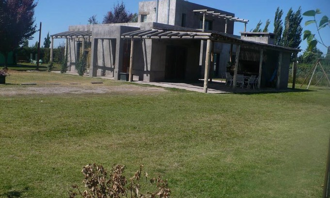 Vistalba House | Exclusive Casa in Bodegas with Hot Tub & Family Friendly