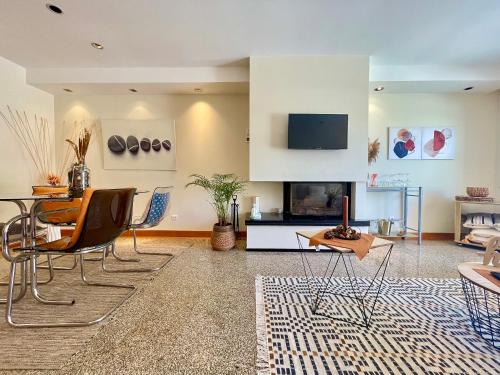Alfa-Mar House | Seaside Retreat: Casa na Falésia, Steps from the Beach
