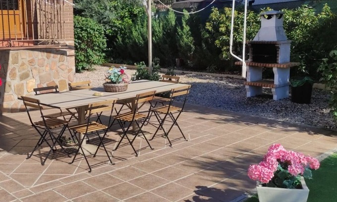 Arges Ski Chalet | Cozy Casa Familiar with Garden Near Toledo Attractions