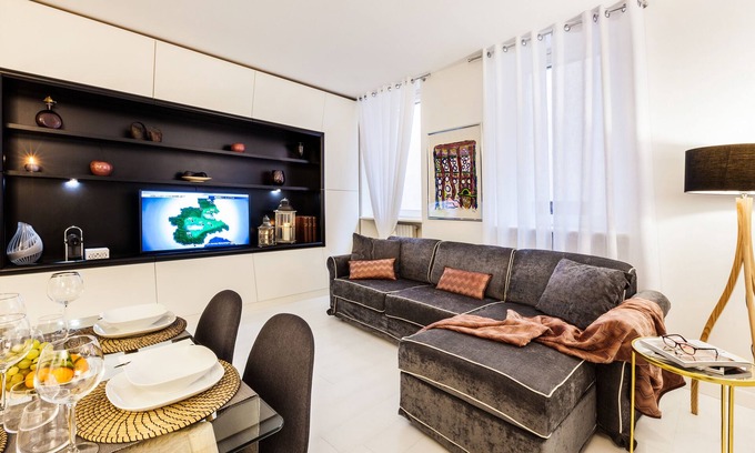 Rione VII Regola Apartment | Guest Rated 10/10: Casa Farnese with Spa & Kitchen