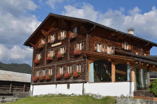 Tavanasa Hotel | Pet-Friendly Casa Fausta Capaul with Top-Rated Amenities