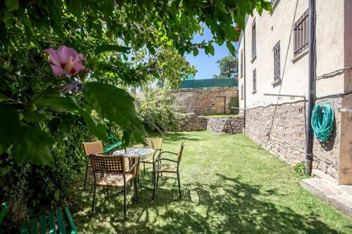 Castiello de Jaca Apartment | Casa Feli: Private Garden Apartment in the Pyrenees