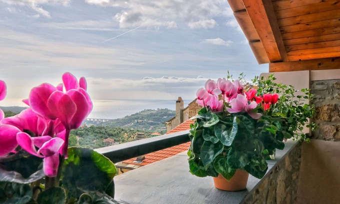 Civezza House | Casa Felice: Family-Friendly Apartment with Breakfast Included