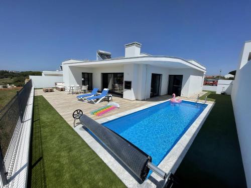 Nadadouro Villa | Oceanfront Casa Felino: Top-Rated Stays with Pool Access