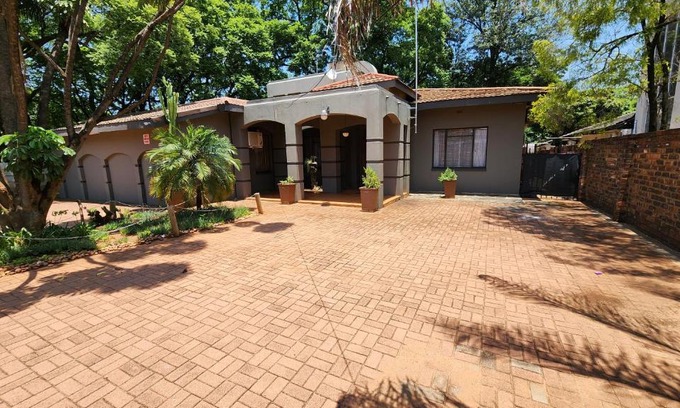 Mokopane House | Cozy Casa Feliz with Breakfast & Kitchen Access Awaits