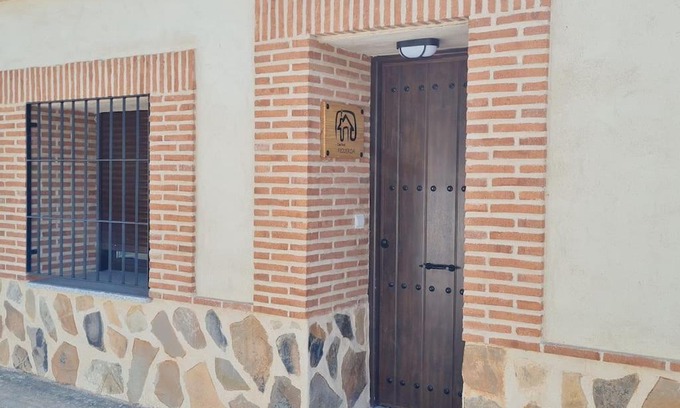 Guadamur House | Discover Casa Figueroa: Pet-Friendly Stay Near Puy du Fou