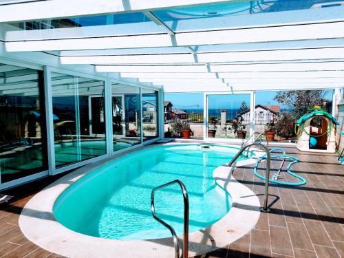 Fazouro House | Welcoming Casa Fina: Pet-Friendly Retreat with Private Pool