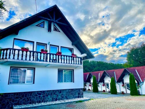 Sovata House | Discover Casa Flamingo: Family-Friendly Stays Await