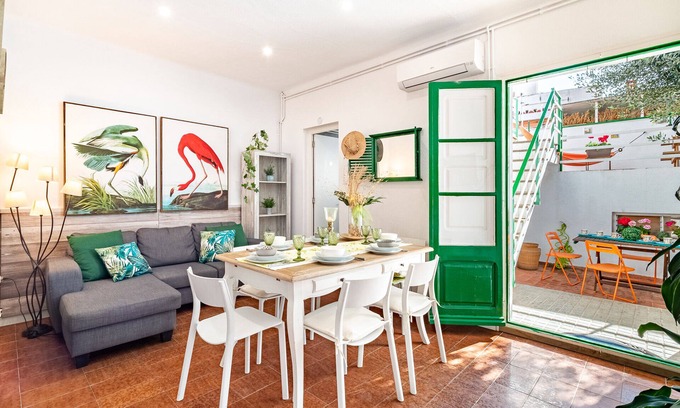 Masnou House | Casa Flamingo: Pet-Friendly Retreat with Oceanfront Views
