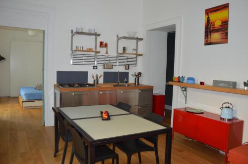 Vittorio Emanuele Apartment | Discover Casa Flora al Corso: Family-Friendly Getaway