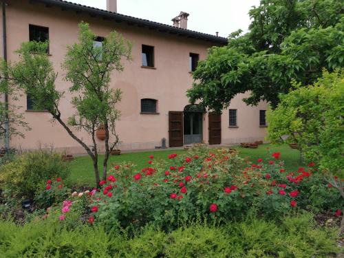 Medicina Bed & Breakfast | Cozy Casa Flosa Room & Breakfast with Family-Friendly Perks