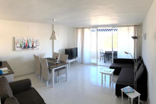 Es Pelats Apartment | Oceanfront Casa Fontana: Family-Friendly & Highly Rated