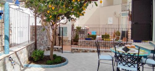 Cetara Apartment | Casa Fortuna: Steps from the Ocean with Family-Friendly Perks