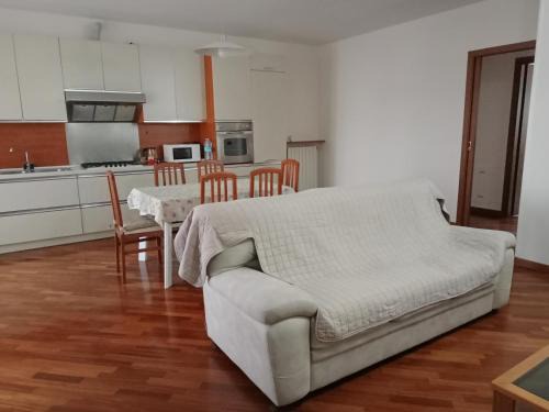 Villongo Apartment | Casa Francesca: Pet-Friendly Retreat with 8.9/10 Rating